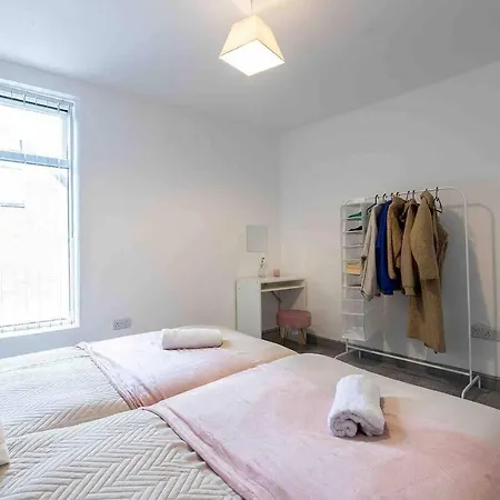 Cosy 3 Bed- Pet Friendly-free Parking-city Centre