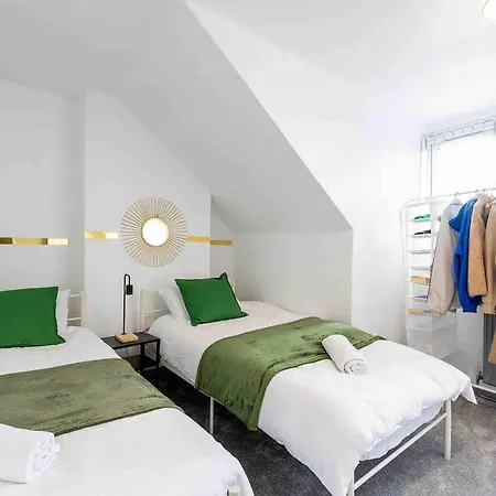 Cosy 3 Bed- Pet Friendly-free Parking-city Centre شقة *
