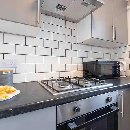 Cosy 3 Bed- Pet Friendly-free Parking-city Centre * ليدز