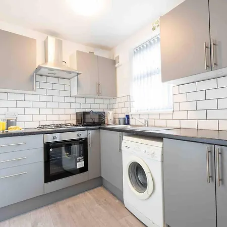 Cosy 3 Bed- Pet Friendly-free Parking-city Centre شقة ليدز