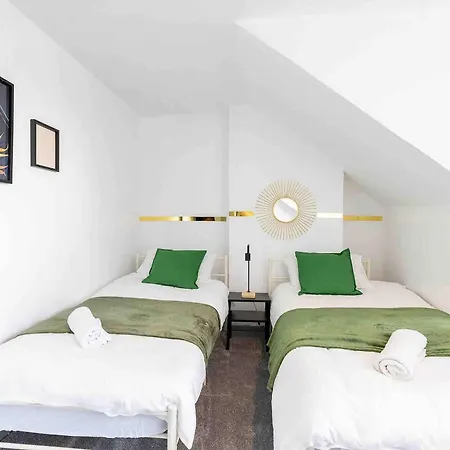 Cosy 3 Bed- Pet Friendly-free Parking-city Centre شقة *