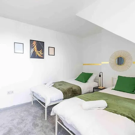 Cosy 3 Bed- Pet Friendly-free Parking-city Centre * ليدز